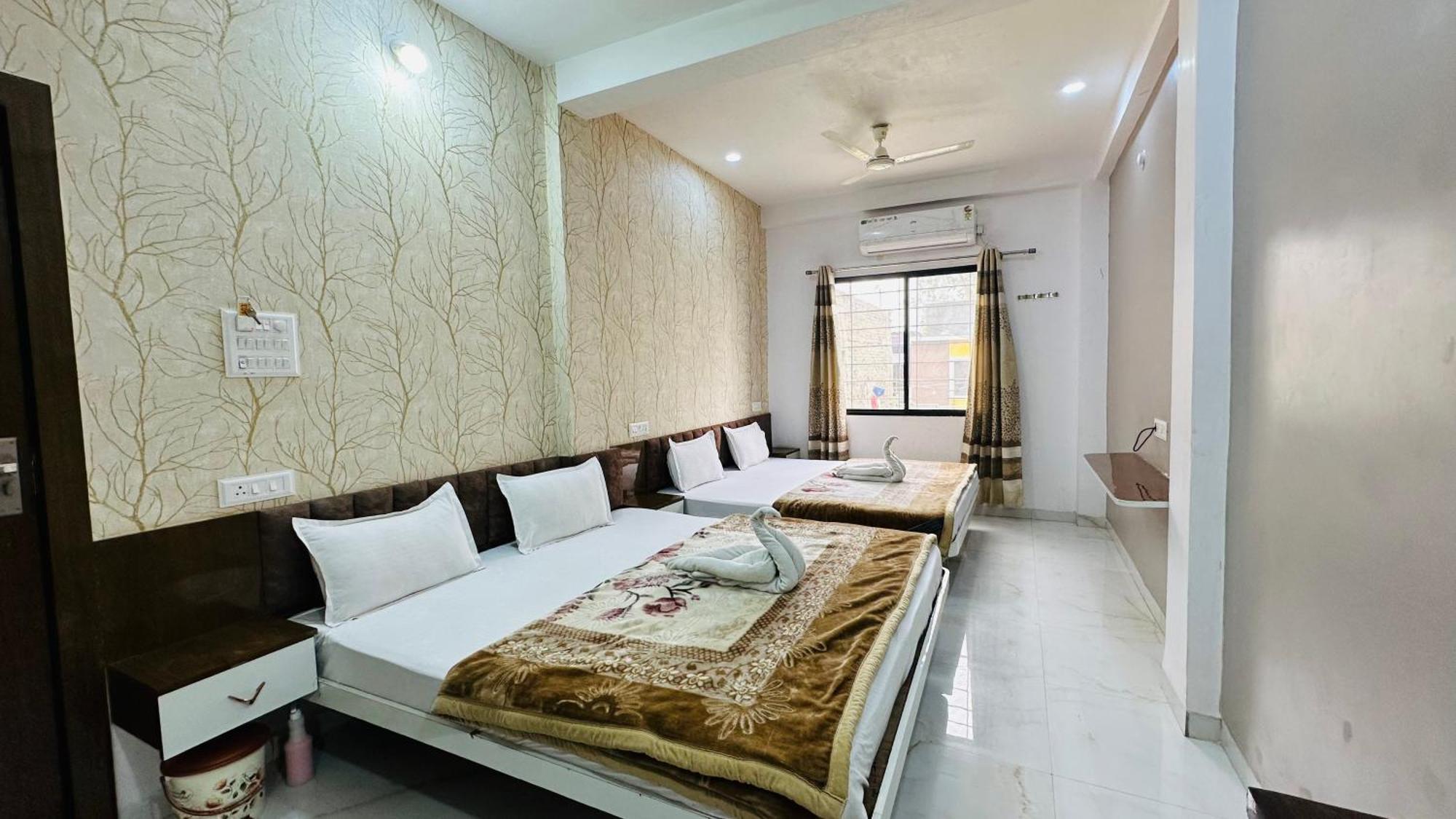 Hotel Kanha Palace اوجاين المظهر الخارجي الصورة